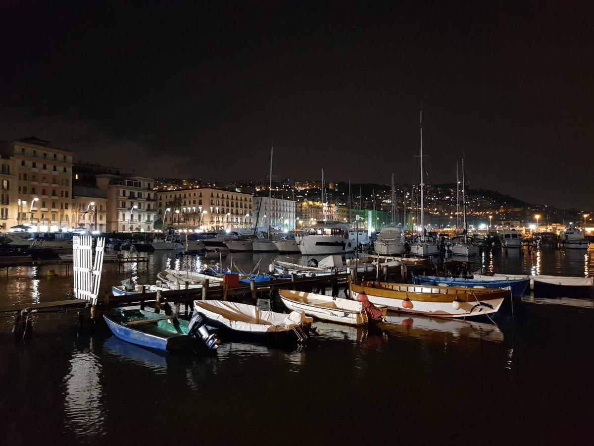 Napoli Lungomare Caracciolo Mon Amour Buitenkant foto